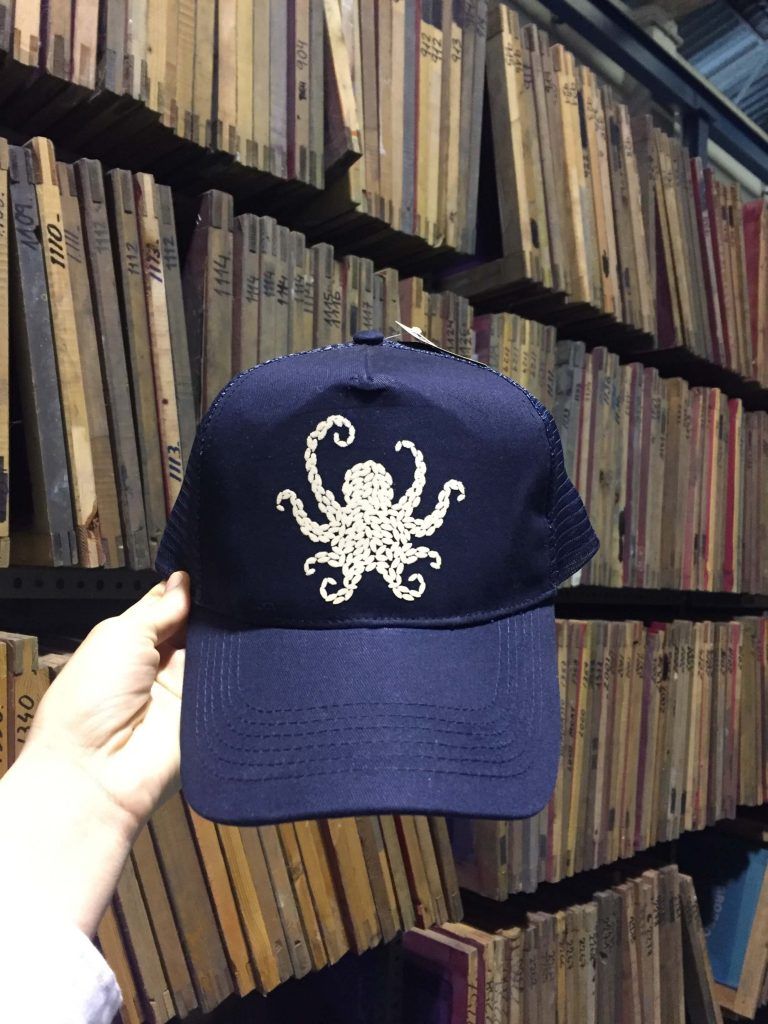 Gorra personalizada con logo en Barcelona