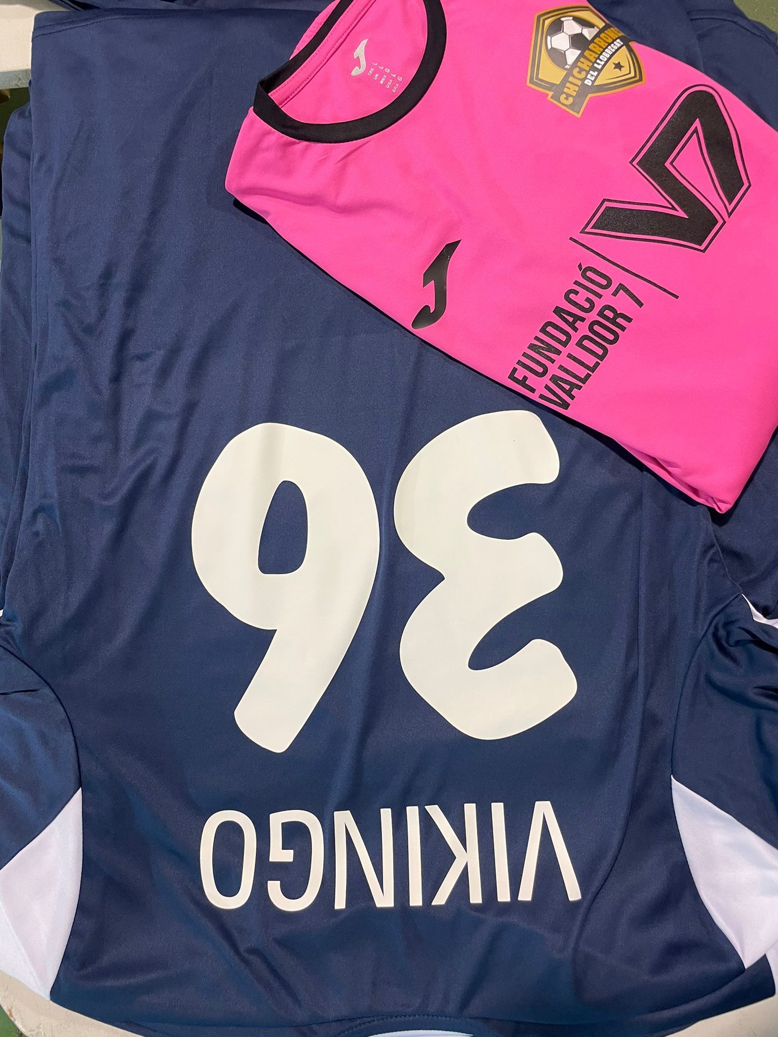 Equipación de fútbol personalizada con dorsal